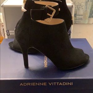 Black Adrienne Vittadini ankle booties